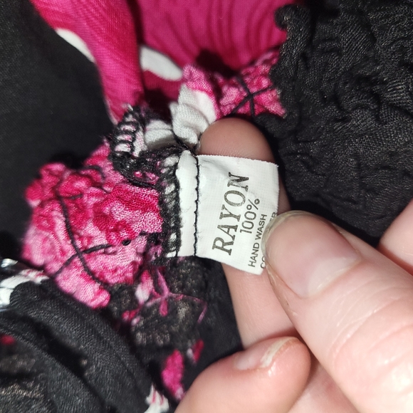 Beautiful boutique Sun/Flowy Floral Dress - Picture 8 of 8